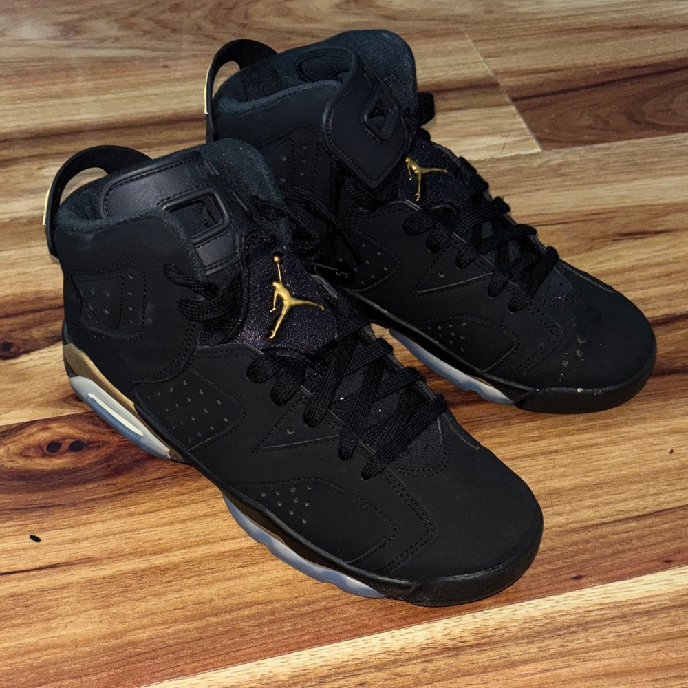 Jordan Sneakers in Black and Gold
